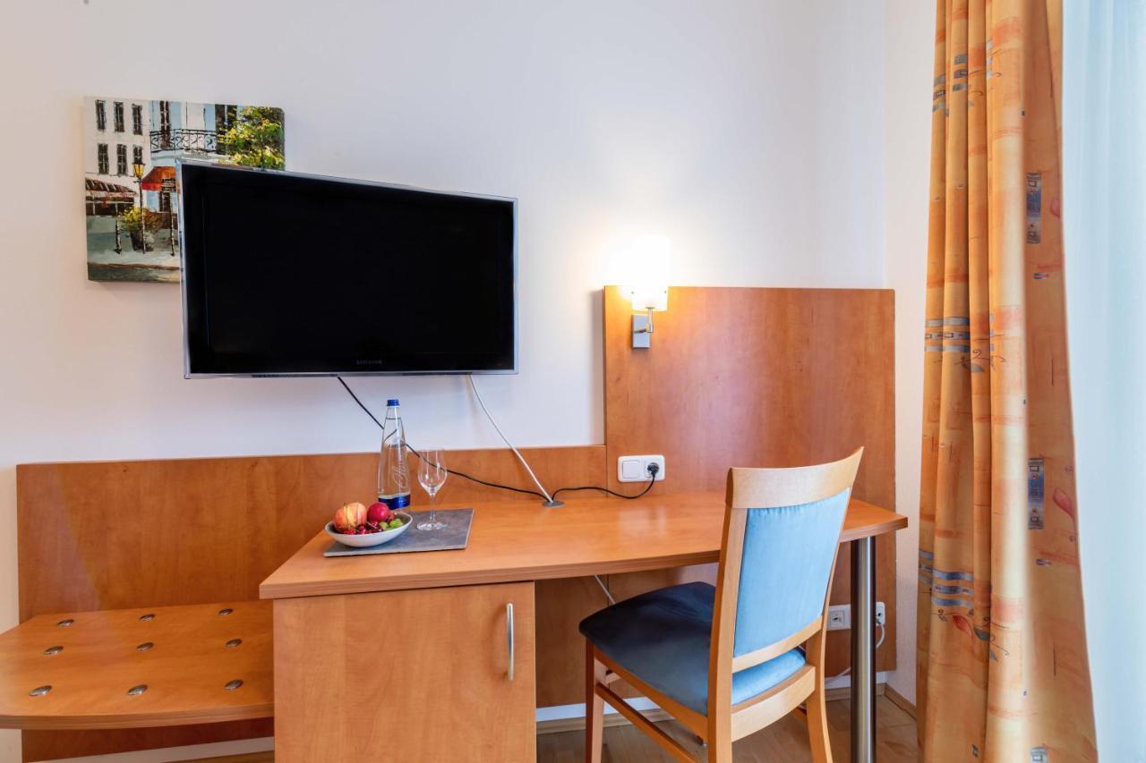 Gasthaus Hotel Ostermeier Attenkirchen Екстер'єр фото